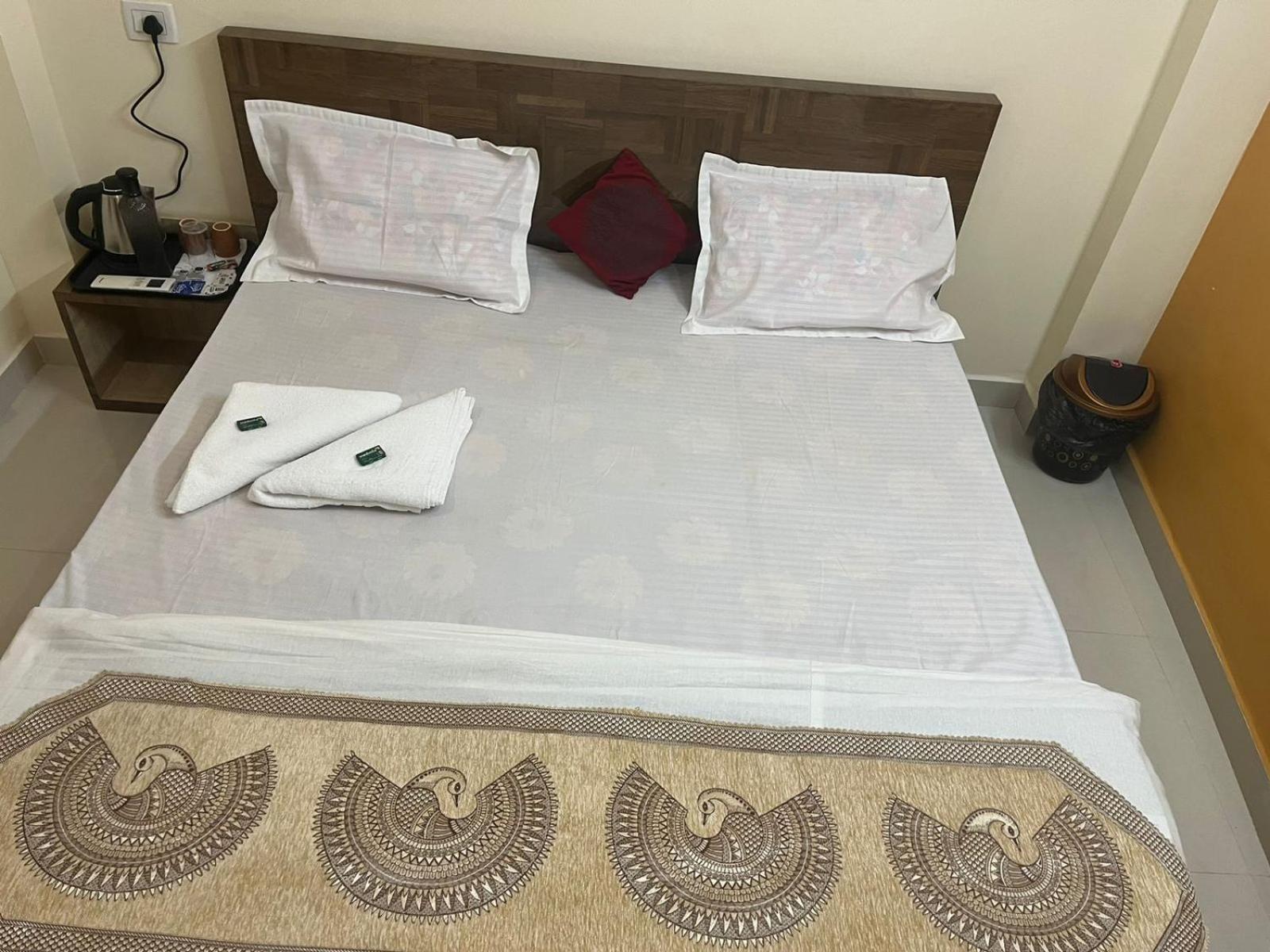 Hotel Shivashray Luxury Stays & Inn Ujjain Room photo