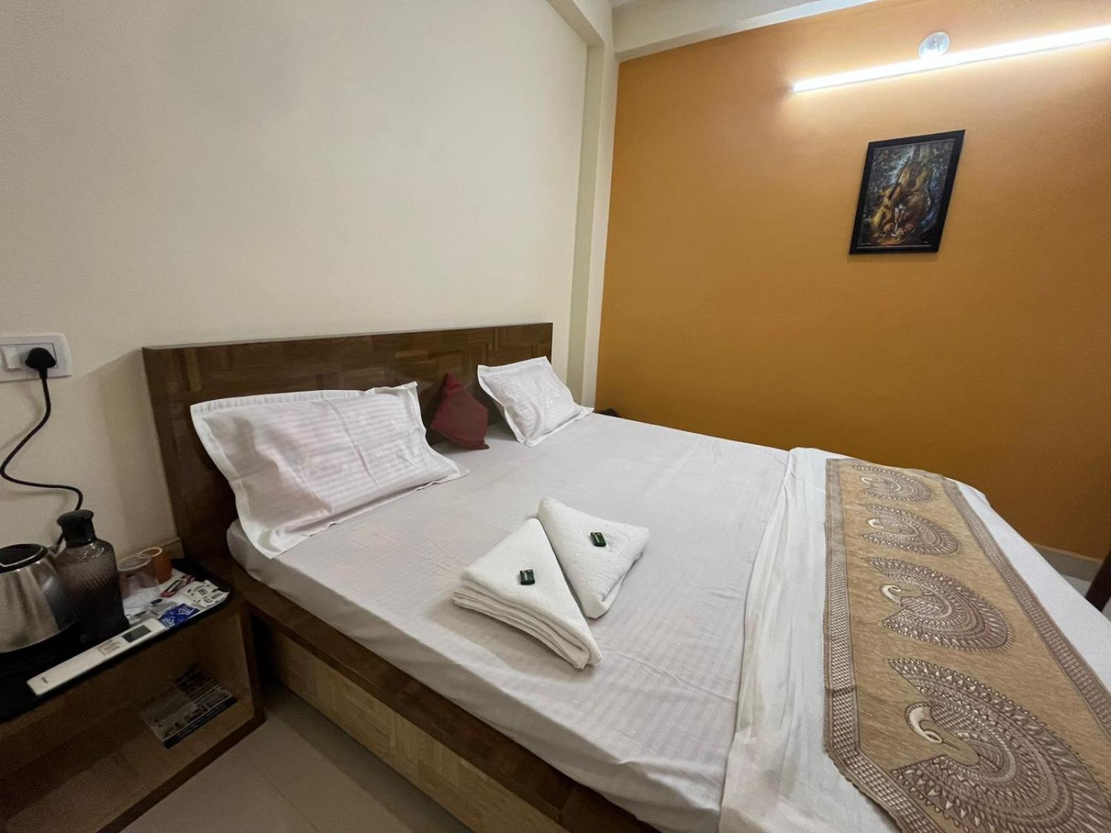 Hotel Shivashray Luxury Stays & Inn Ujjain Room photo
