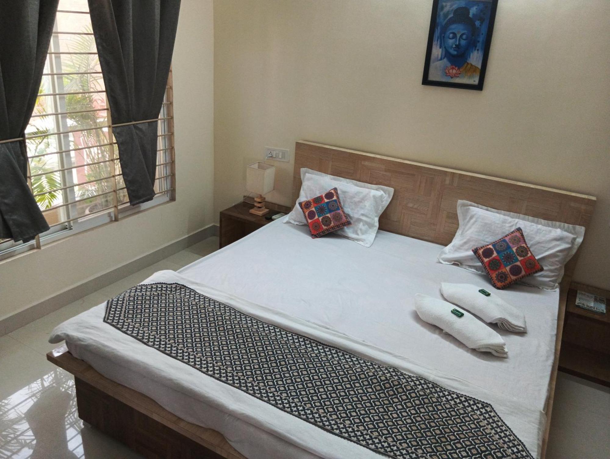 Hotel Shivashray Luxury Stays & Inn Ujjain Room photo